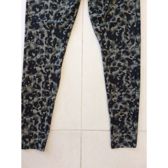 Miraclesuit Crop Legging  Pants Activewear Tummy Control Camo - Picture 9 of 10